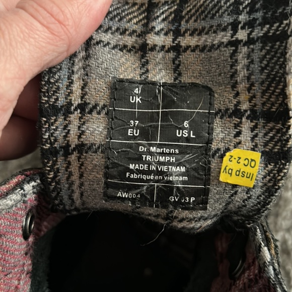 Dr. Marten’s Triumph boot with plaid lining size 6 (37) - Picture 12 of 15